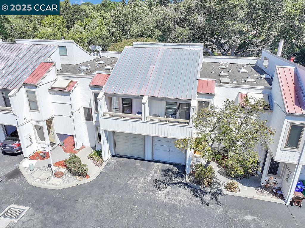 Detail Gallery Image 2 of 27 For 130 Creekside Ct, El Sobrante,  CA 94803 - 2 Beds | 2 Baths