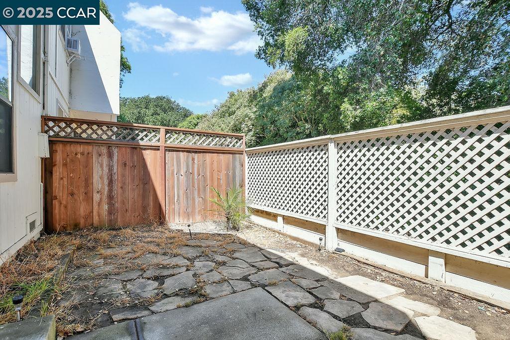 Detail Gallery Image 24 of 27 For 130 Creekside Ct, El Sobrante,  CA 94803 - 2 Beds | 2 Baths