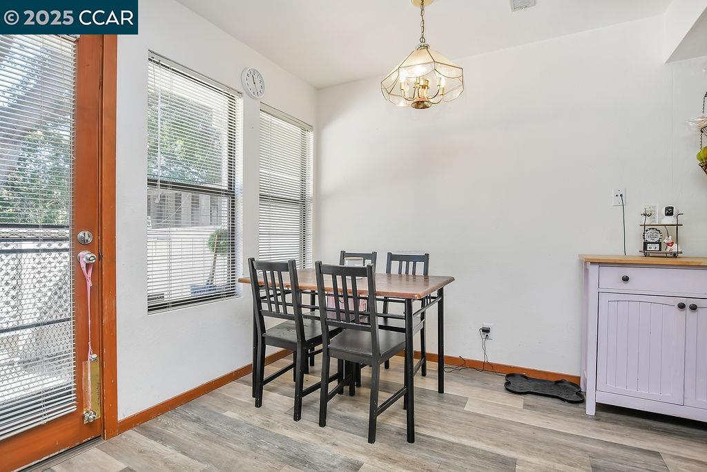 Detail Gallery Image 7 of 27 For 130 Creekside Ct, El Sobrante,  CA 94803 - 2 Beds | 2 Baths