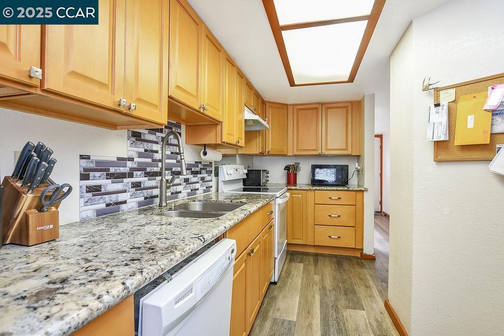 Detail Gallery Image 9 of 27 For 130 Creekside Ct, El Sobrante,  CA 94803 - 2 Beds | 2 Baths
