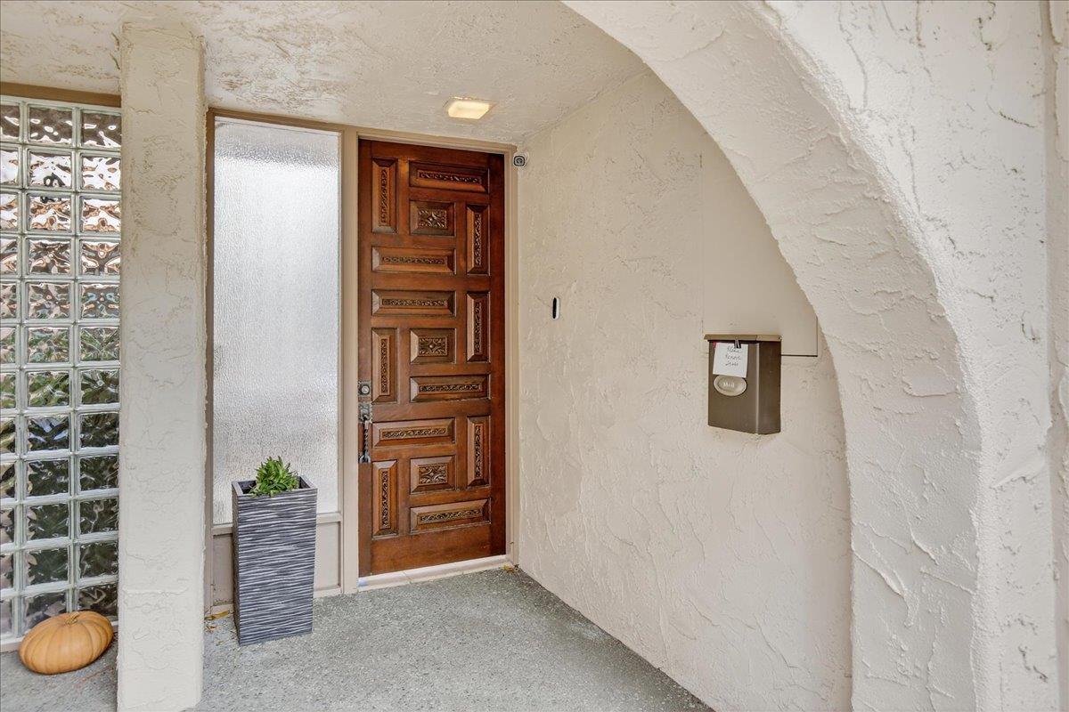 Detail Gallery Image 2 of 42 For 105 Callecita, Los Gatos,  CA 95032 - 3 Beds | 2/1 Baths