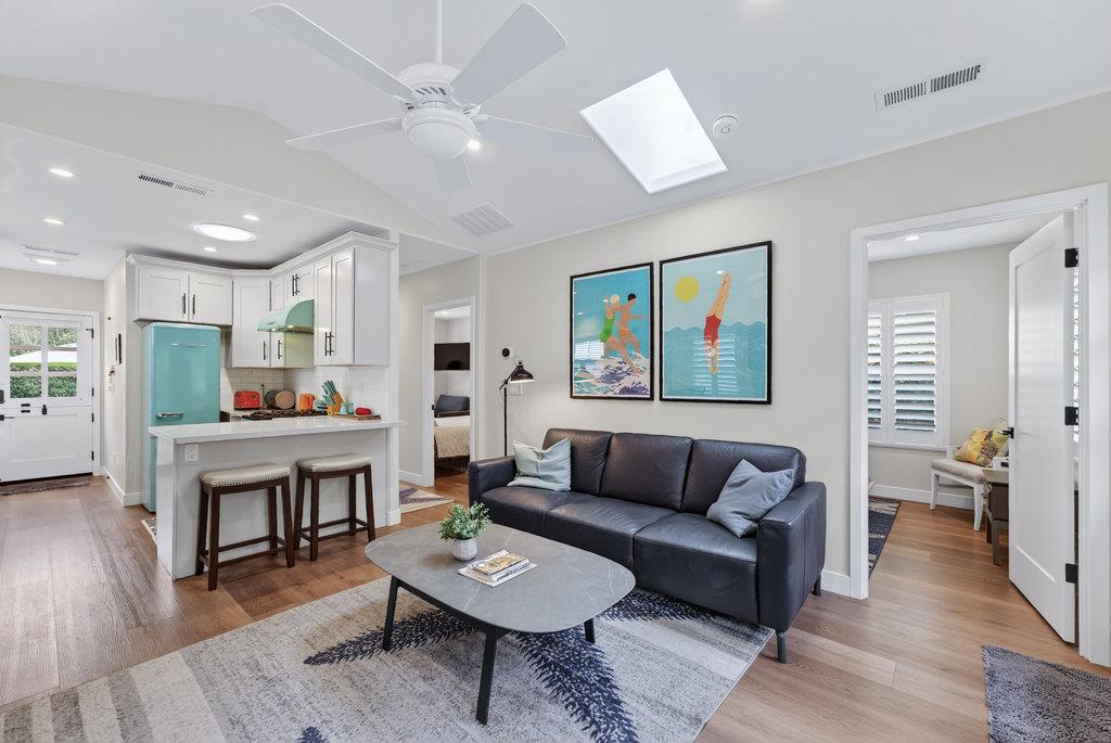 Detail Gallery Image 10 of 44 For 425 Riverview Ave, Capitola,  CA 95010 - 2 Beds | 1 Baths