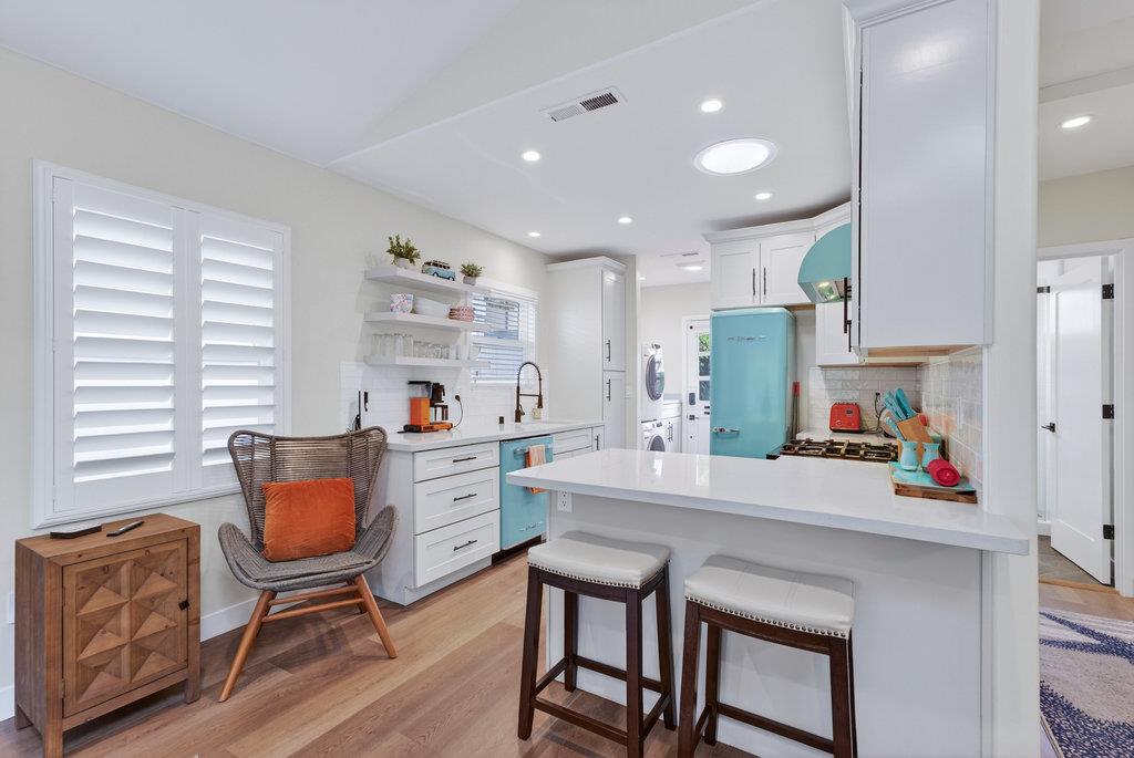 Detail Gallery Image 11 of 44 For 425 Riverview Ave, Capitola,  CA 95010 - 2 Beds | 1 Baths