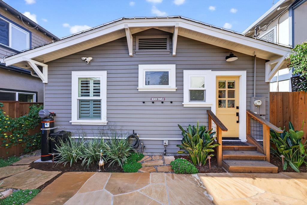 Detail Gallery Image 2 of 44 For 425 Riverview Ave, Capitola,  CA 95010 - 2 Beds | 1 Baths