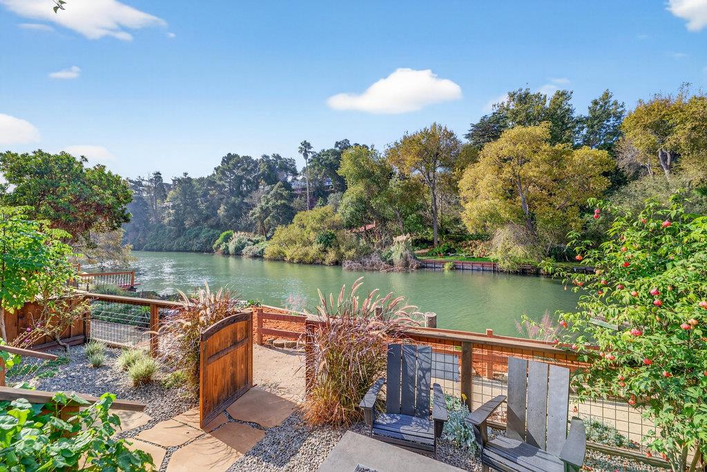 Detail Gallery Image 23 of 44 For 425 Riverview Ave, Capitola,  CA 95010 - 2 Beds | 1 Baths