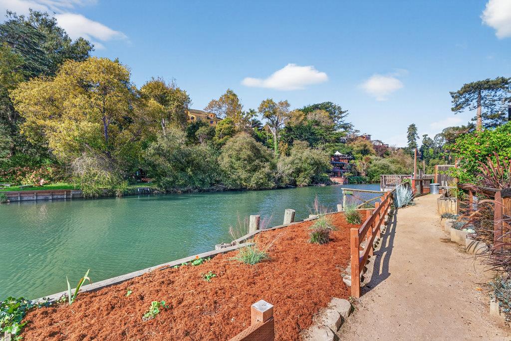 Detail Gallery Image 25 of 44 For 425 Riverview Ave, Capitola,  CA 95010 - 2 Beds | 1 Baths