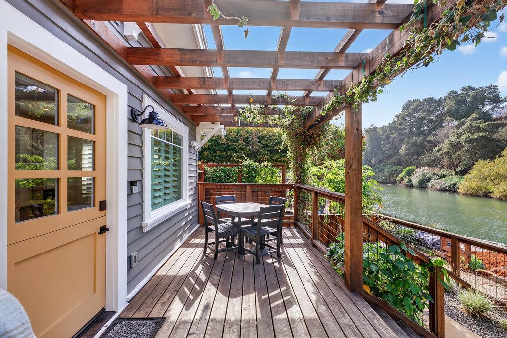 Detail Gallery Image 31 of 44 For 425 Riverview Ave, Capitola,  CA 95010 - 2 Beds | 1 Baths