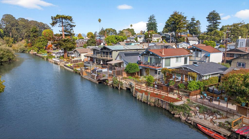 Detail Gallery Image 34 of 44 For 425 Riverview Ave, Capitola,  CA 95010 - 2 Beds | 1 Baths