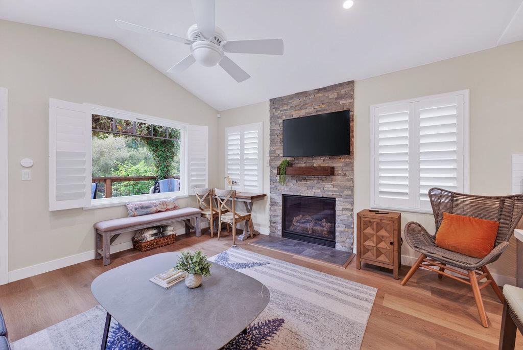 Detail Gallery Image 5 of 44 For 425 Riverview Ave, Capitola,  CA 95010 - 2 Beds | 1 Baths