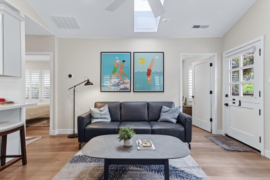 Detail Gallery Image 9 of 44 For 425 Riverview Ave, Capitola,  CA 95010 - 2 Beds | 1 Baths