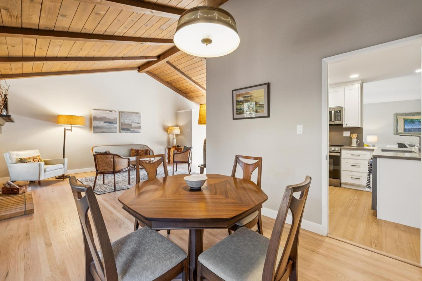 Detail Gallery Image 13 of 36 For 141 Carlisle Way, Sunnyvale,  CA 94087 - 3 Beds | 2 Baths