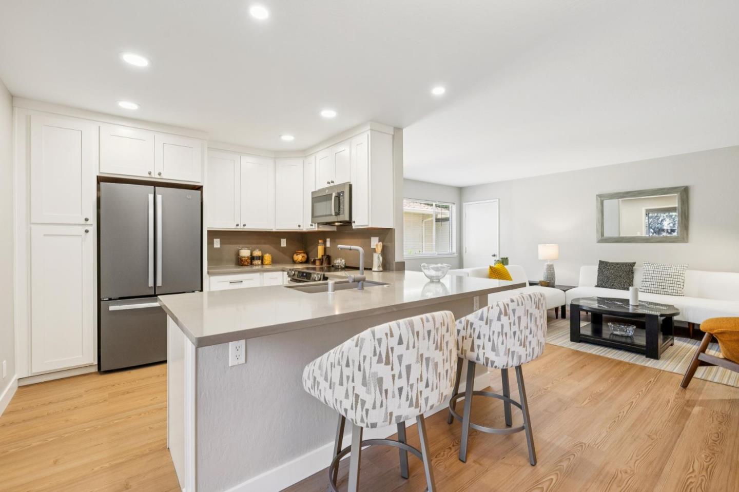 Detail Gallery Image 14 of 36 For 141 Carlisle Way, Sunnyvale,  CA 94087 - 3 Beds | 2 Baths