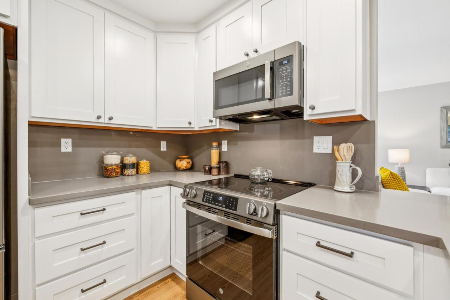 Detail Gallery Image 16 of 36 For 141 Carlisle Way, Sunnyvale,  CA 94087 - 3 Beds | 2 Baths