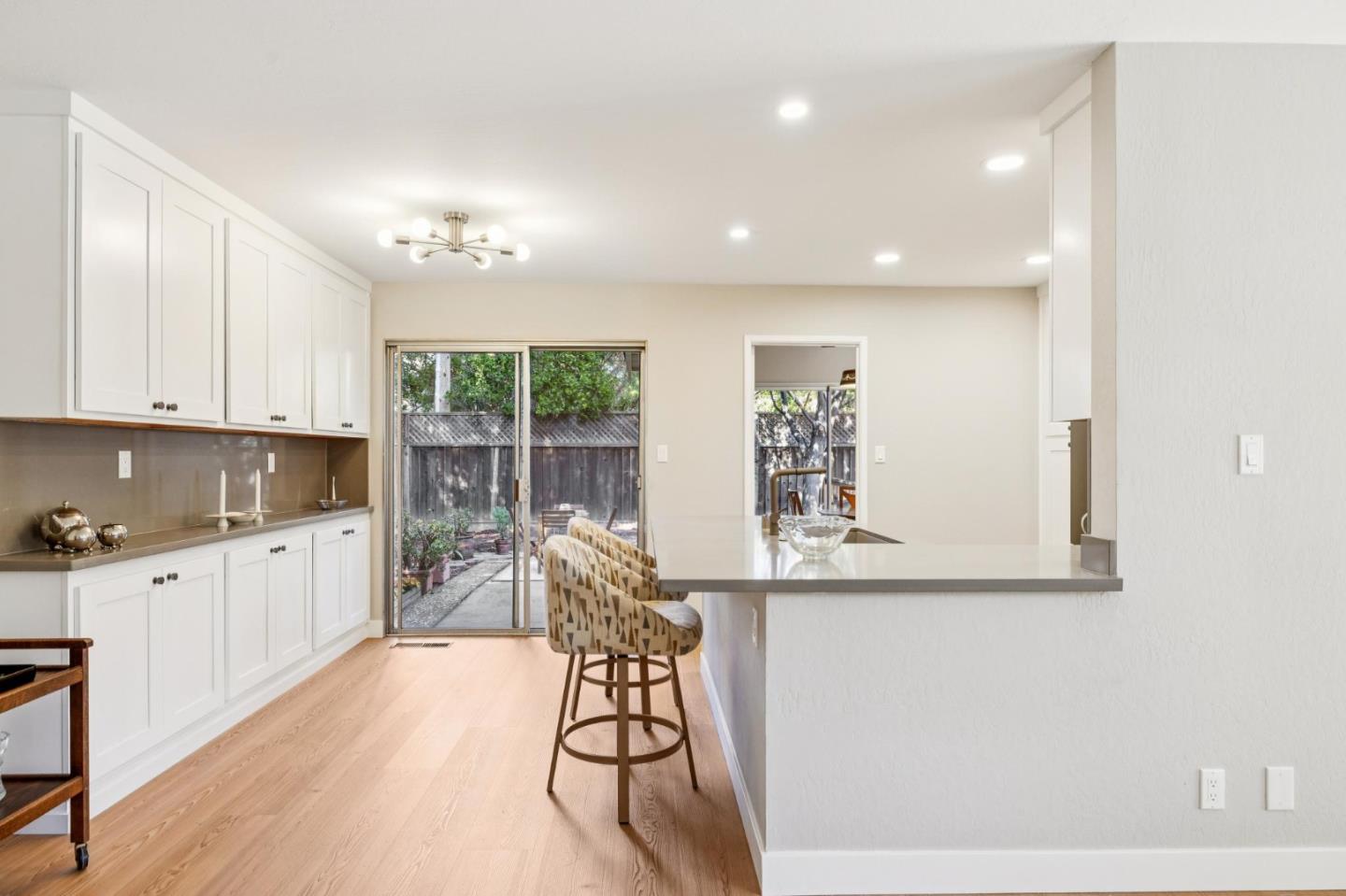 Detail Gallery Image 18 of 36 For 141 Carlisle Way, Sunnyvale,  CA 94087 - 3 Beds | 2 Baths