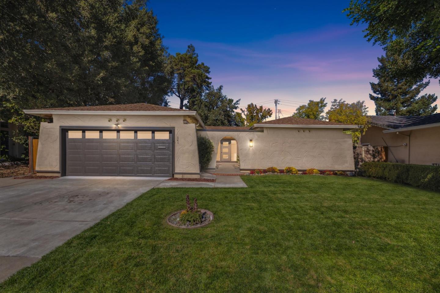 Detail Gallery Image 3 of 36 For 141 Carlisle Way, Sunnyvale,  CA 94087 - 3 Beds | 2 Baths