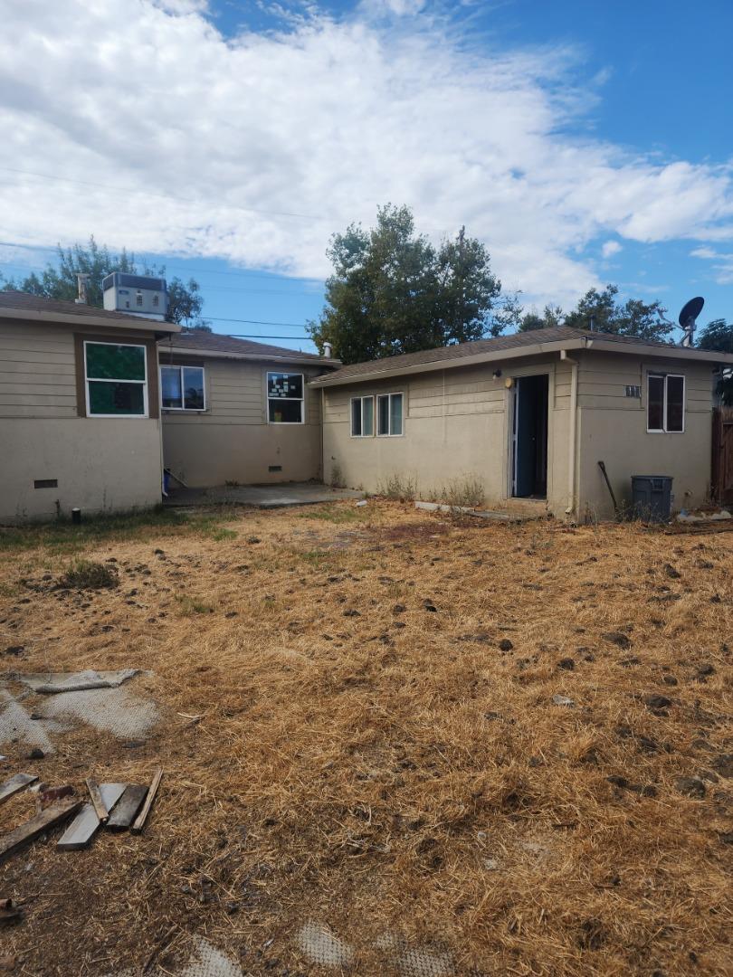 Detail Gallery Image 5 of 14 For 50 Linscheid Dr, Pittsburg,  CA 94565 - 3 Beds | 1 Baths