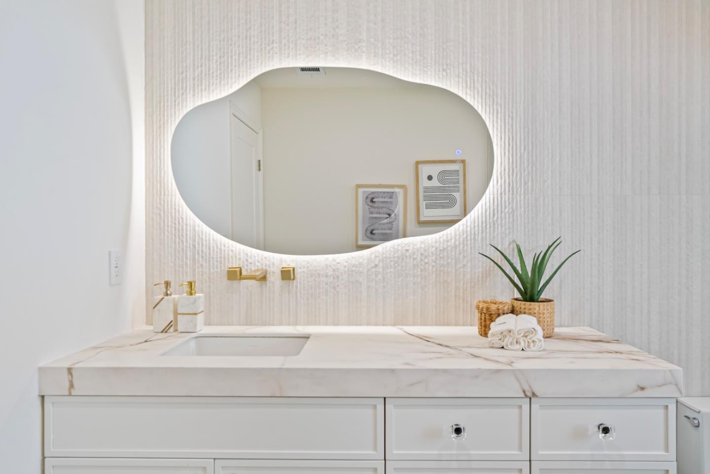 Detail Gallery Image 24 of 48 For 373 Oakview Dr, San Carlos,  CA 94070 - 4 Beds | 3 Baths