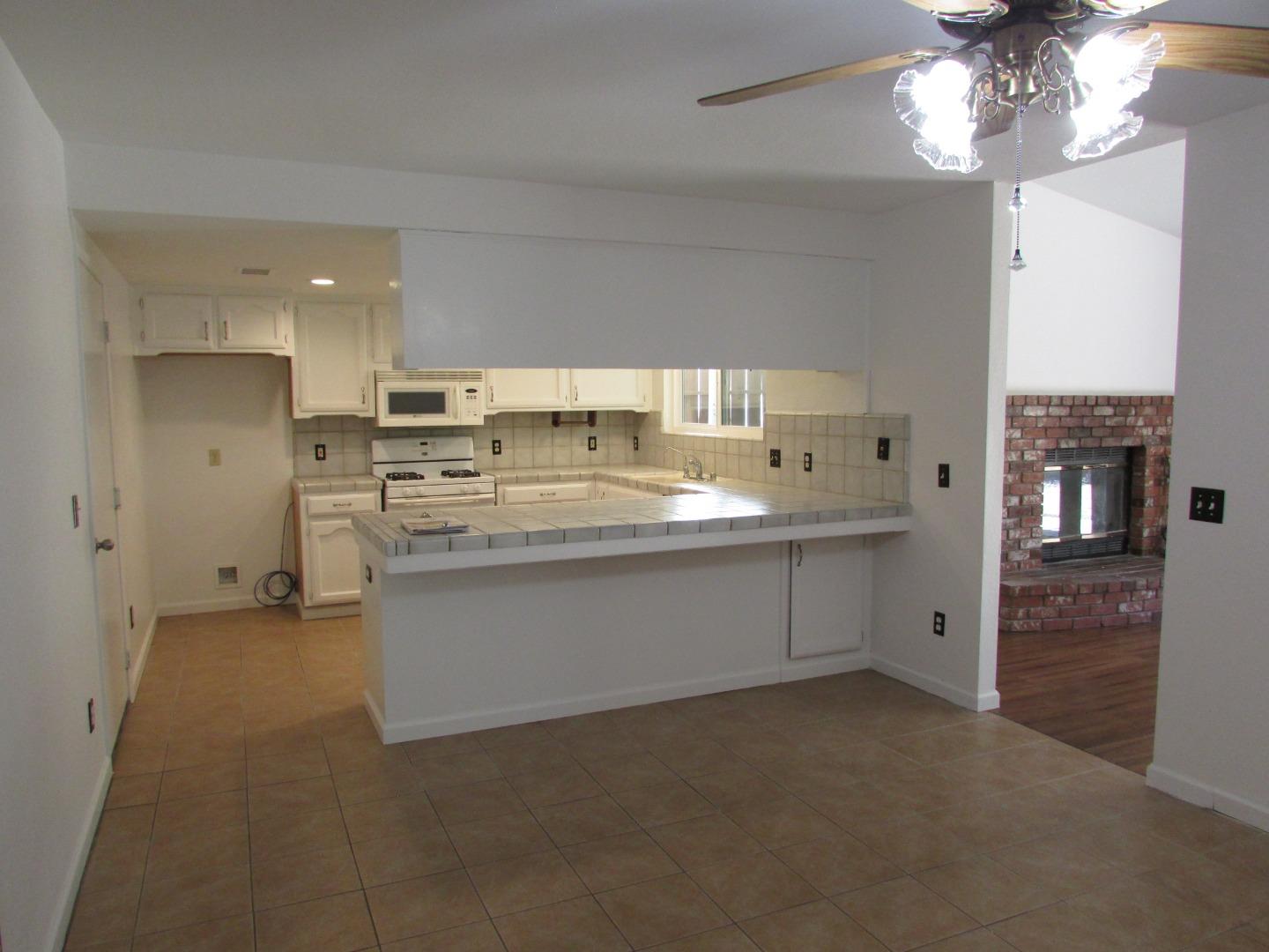 Detail Gallery Image 2 of 26 For 1716 Wade Dr, Paso Robles,  CA 93446 - 3 Beds | 2 Baths