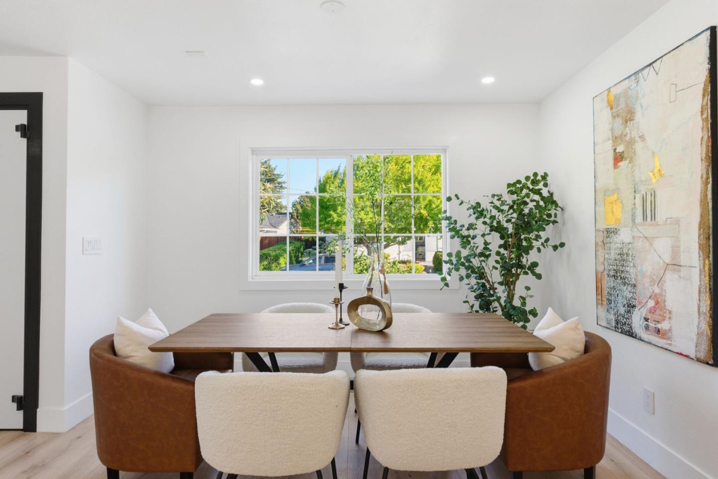 Detail Gallery Image 10 of 48 For 932 Ormonde Dr, Mountain View,  CA 94043 - 4 Beds | 2/1 Baths