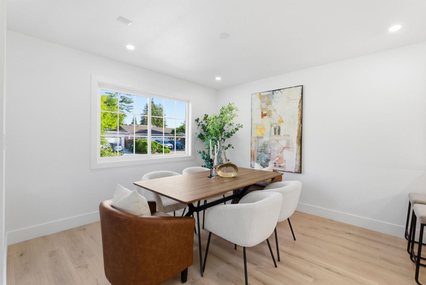 Detail Gallery Image 11 of 48 For 932 Ormonde Dr, Mountain View,  CA 94043 - 4 Beds | 2/1 Baths