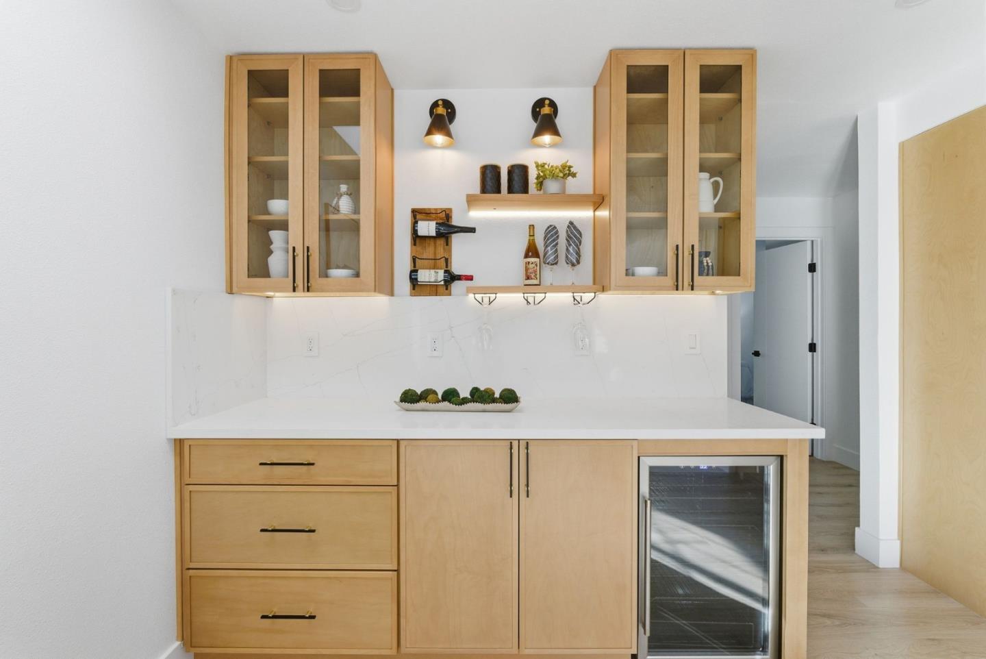 Detail Gallery Image 17 of 48 For 932 Ormonde Dr, Mountain View,  CA 94043 - 4 Beds | 2/1 Baths