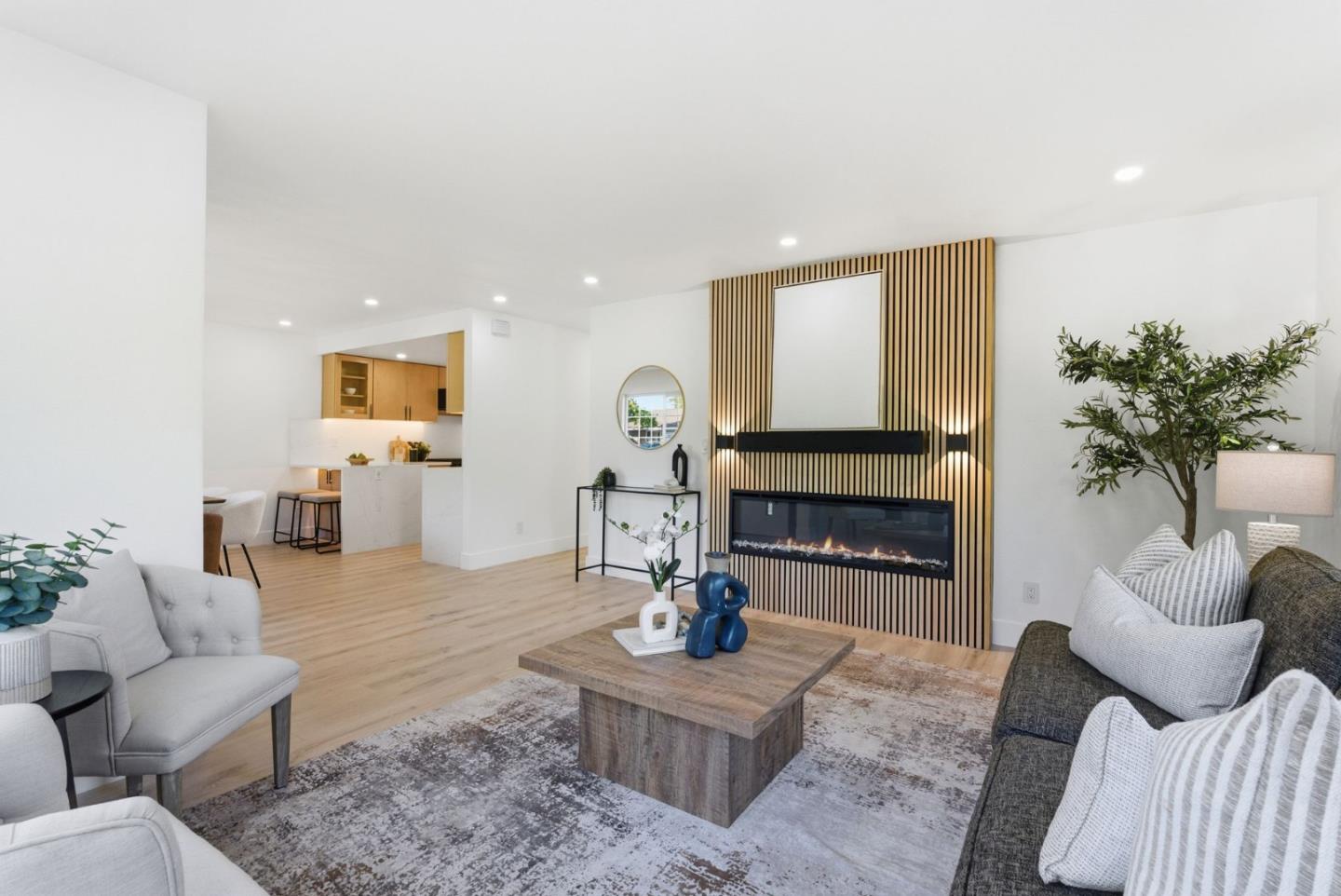 Detail Gallery Image 2 of 48 For 932 Ormonde Dr, Mountain View,  CA 94043 - 4 Beds | 2/1 Baths