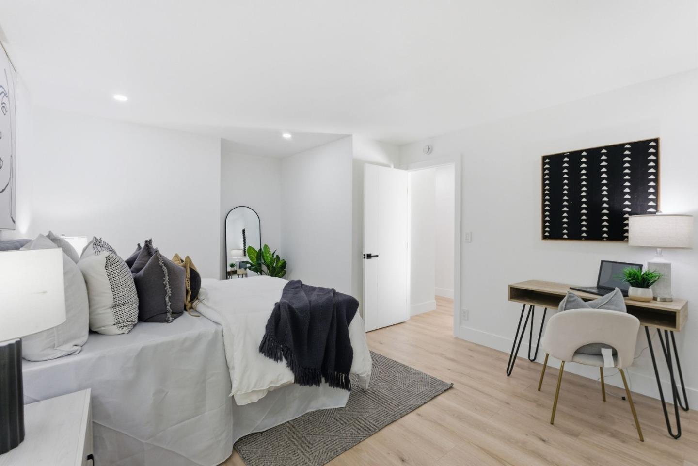 Detail Gallery Image 20 of 48 For 932 Ormonde Dr, Mountain View,  CA 94043 - 4 Beds | 2/1 Baths