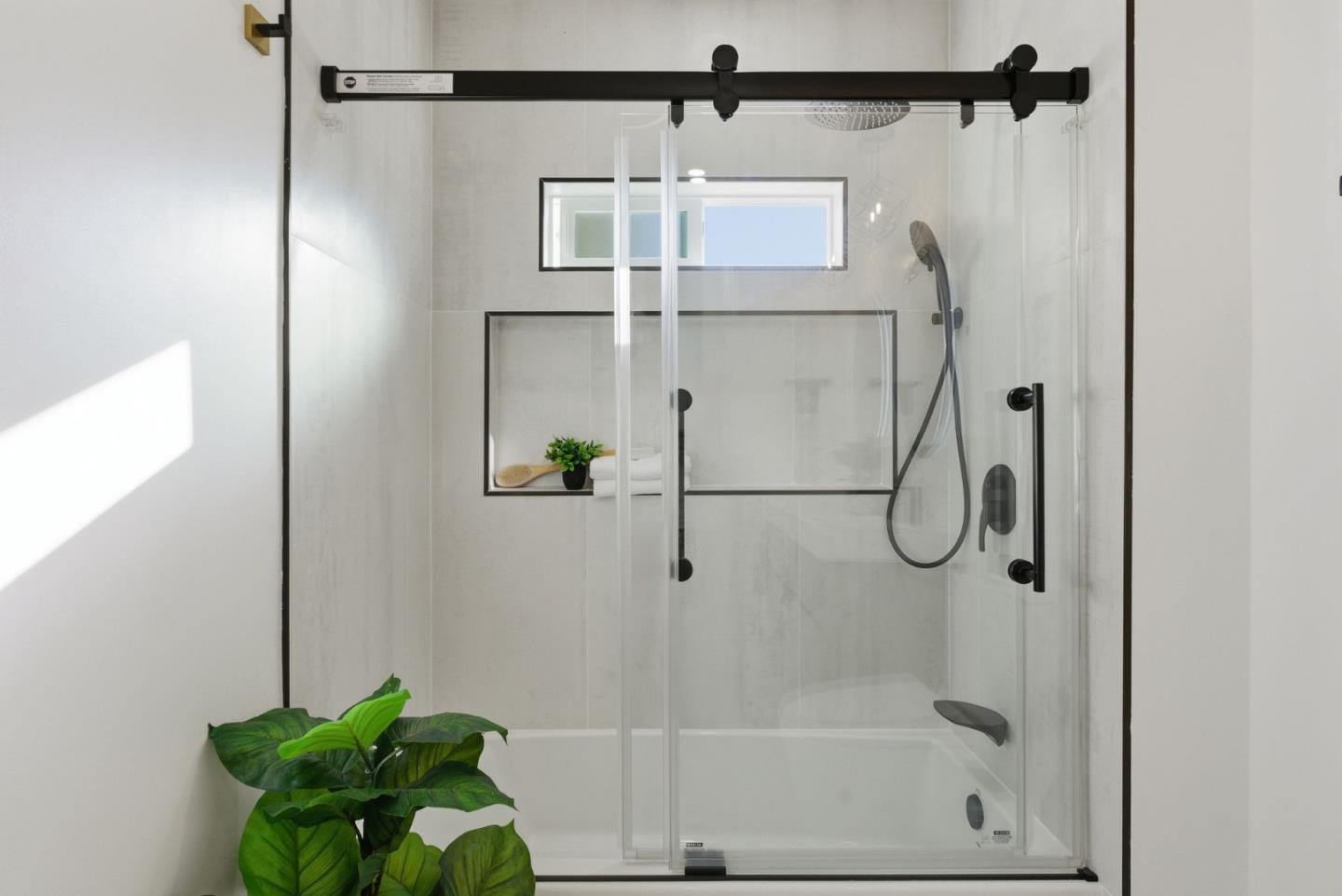 Detail Gallery Image 27 of 48 For 932 Ormonde Dr, Mountain View,  CA 94043 - 4 Beds | 2/1 Baths