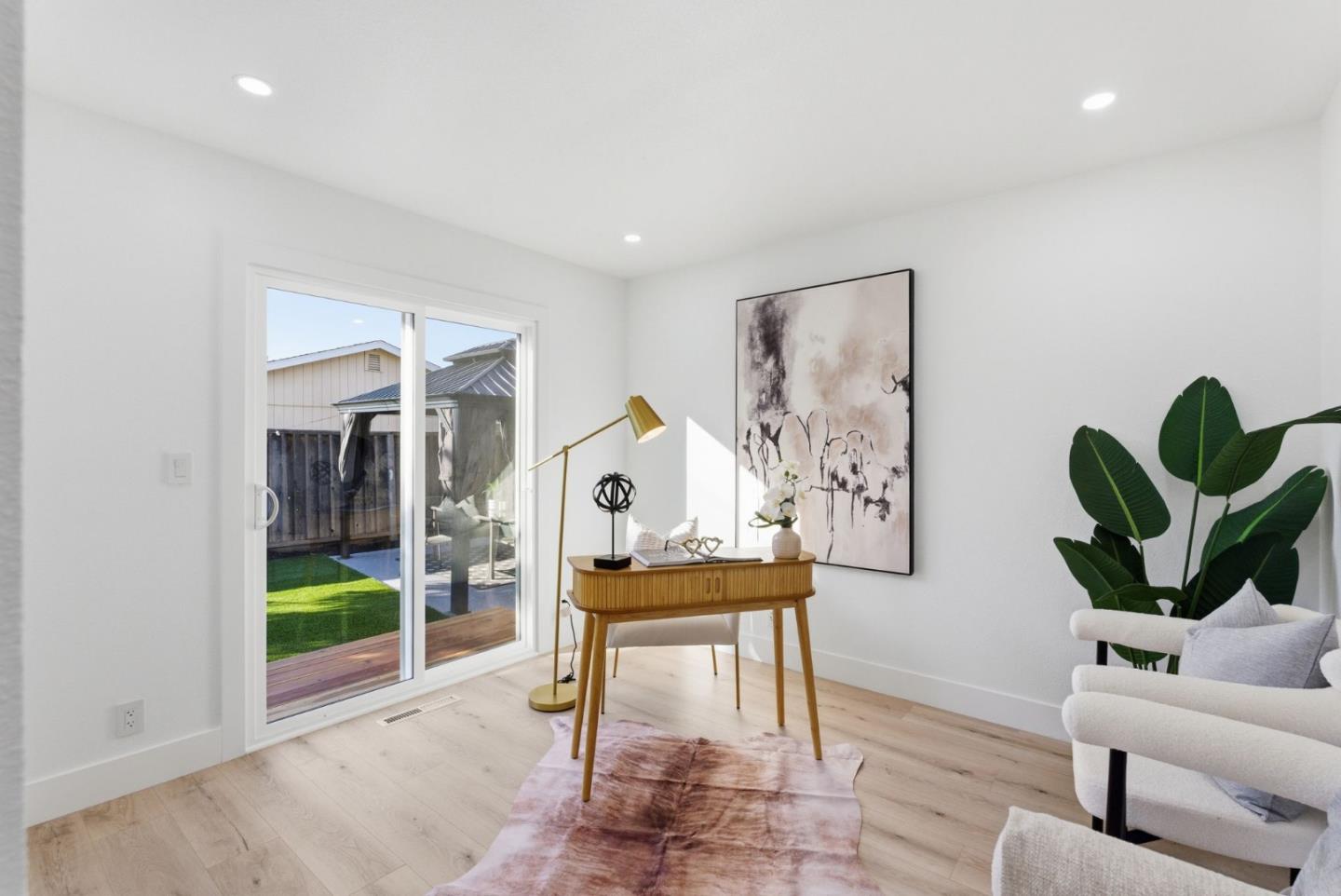 Detail Gallery Image 30 of 48 For 932 Ormonde Dr, Mountain View,  CA 94043 - 4 Beds | 2/1 Baths