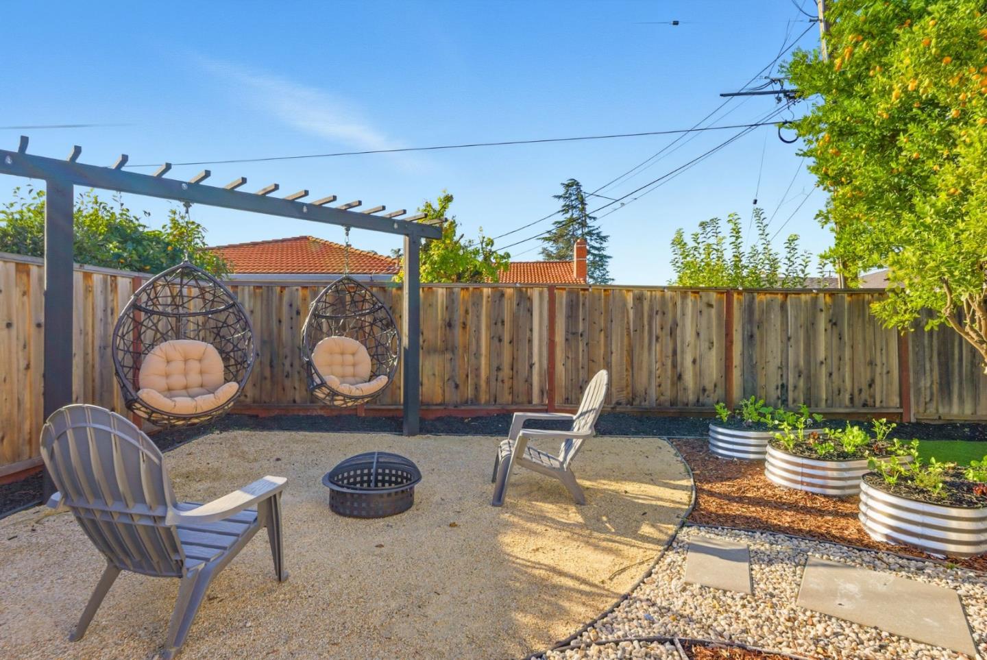 Detail Gallery Image 35 of 48 For 932 Ormonde Dr, Mountain View,  CA 94043 - 4 Beds | 2/1 Baths