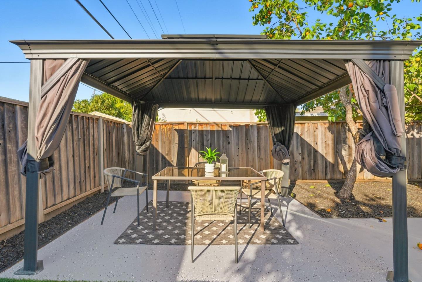 Detail Gallery Image 36 of 48 For 932 Ormonde Dr, Mountain View,  CA 94043 - 4 Beds | 2/1 Baths