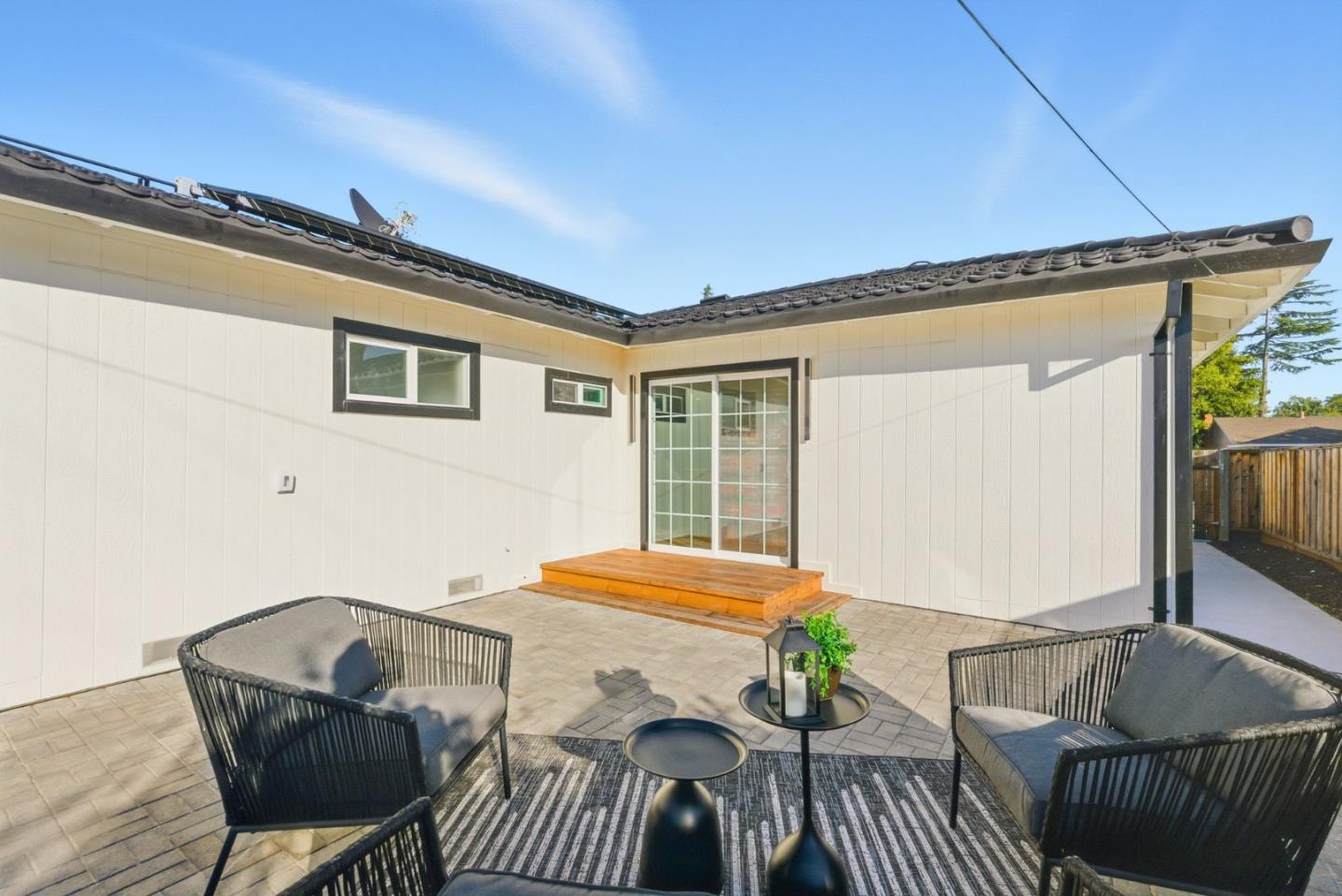 Detail Gallery Image 38 of 48 For 932 Ormonde Dr, Mountain View,  CA 94043 - 4 Beds | 2/1 Baths