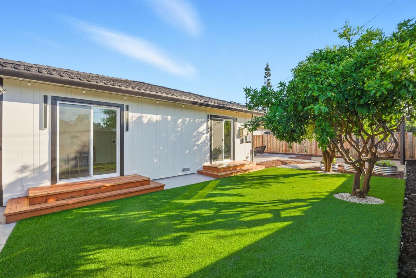 Detail Gallery Image 39 of 48 For 932 Ormonde Dr, Mountain View,  CA 94043 - 4 Beds | 2/1 Baths