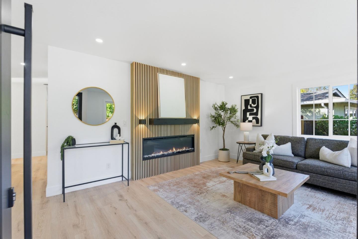 Detail Gallery Image 4 of 48 For 932 Ormonde Dr, Mountain View,  CA 94043 - 4 Beds | 2/1 Baths