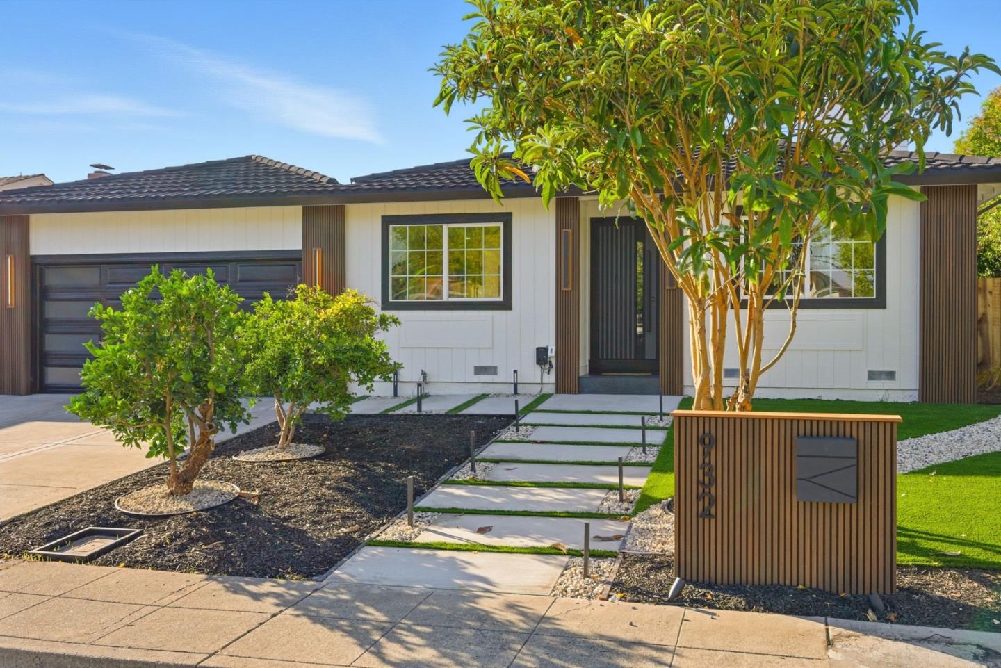 Detail Gallery Image 40 of 48 For 932 Ormonde Dr, Mountain View,  CA 94043 - 4 Beds | 2/1 Baths