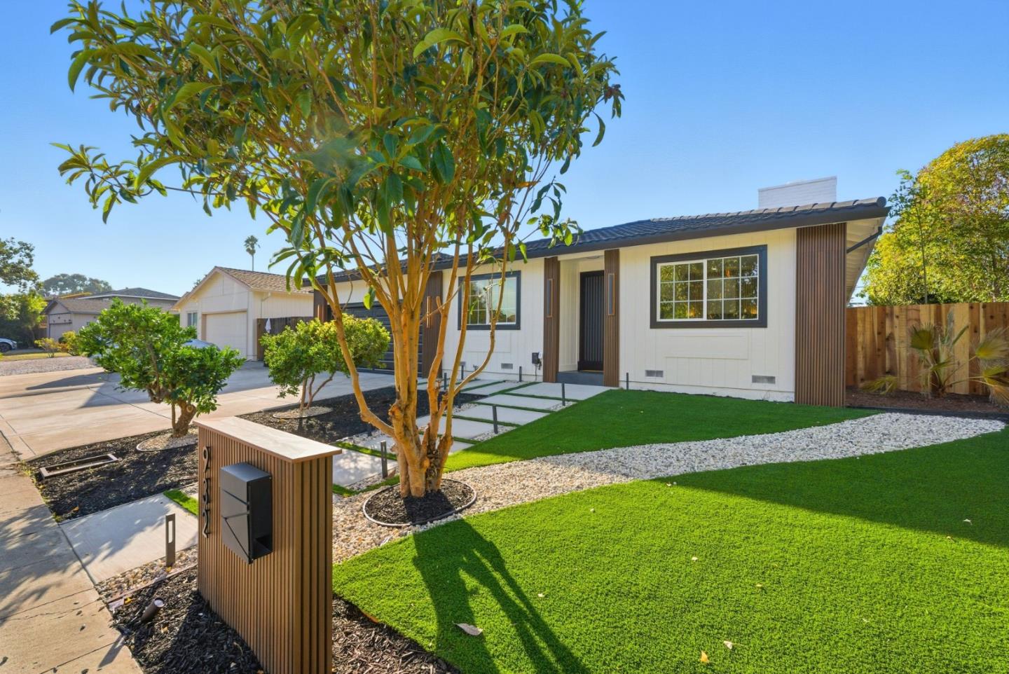 Detail Gallery Image 41 of 48 For 932 Ormonde Dr, Mountain View,  CA 94043 - 4 Beds | 2/1 Baths