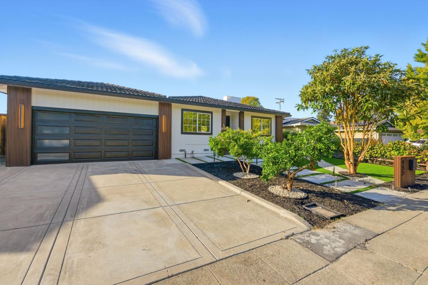 Detail Gallery Image 42 of 48 For 932 Ormonde Dr, Mountain View,  CA 94043 - 4 Beds | 2/1 Baths