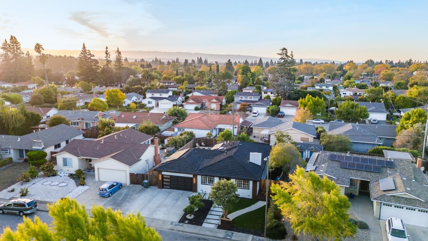 Detail Gallery Image 47 of 48 For 932 Ormonde Dr, Mountain View,  CA 94043 - 4 Beds | 2/1 Baths