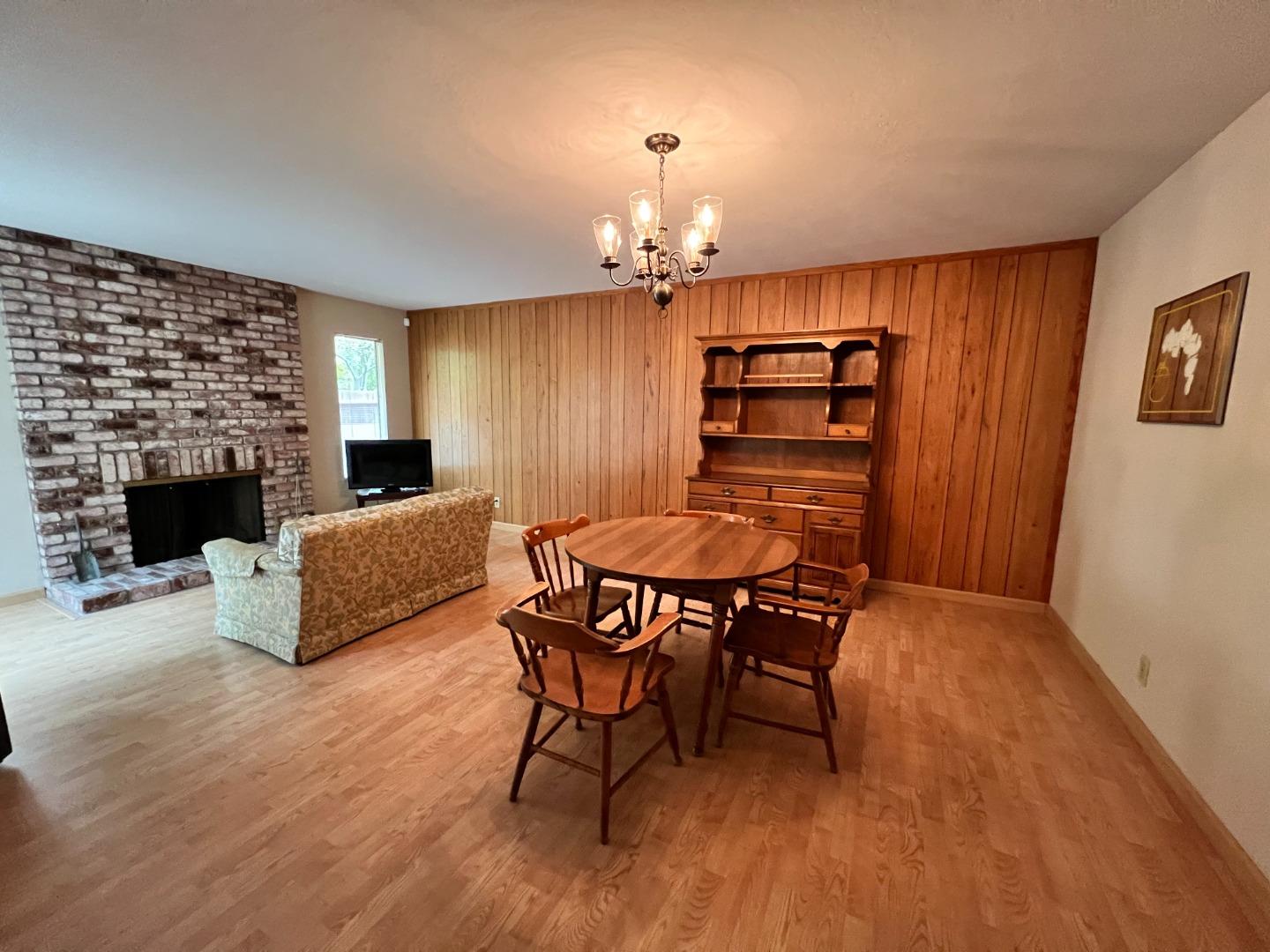 Detail Gallery Image 13 of 28 For 701 Christine Dr, Palo Alto,  CA 94303 - 3 Beds | 3 Baths