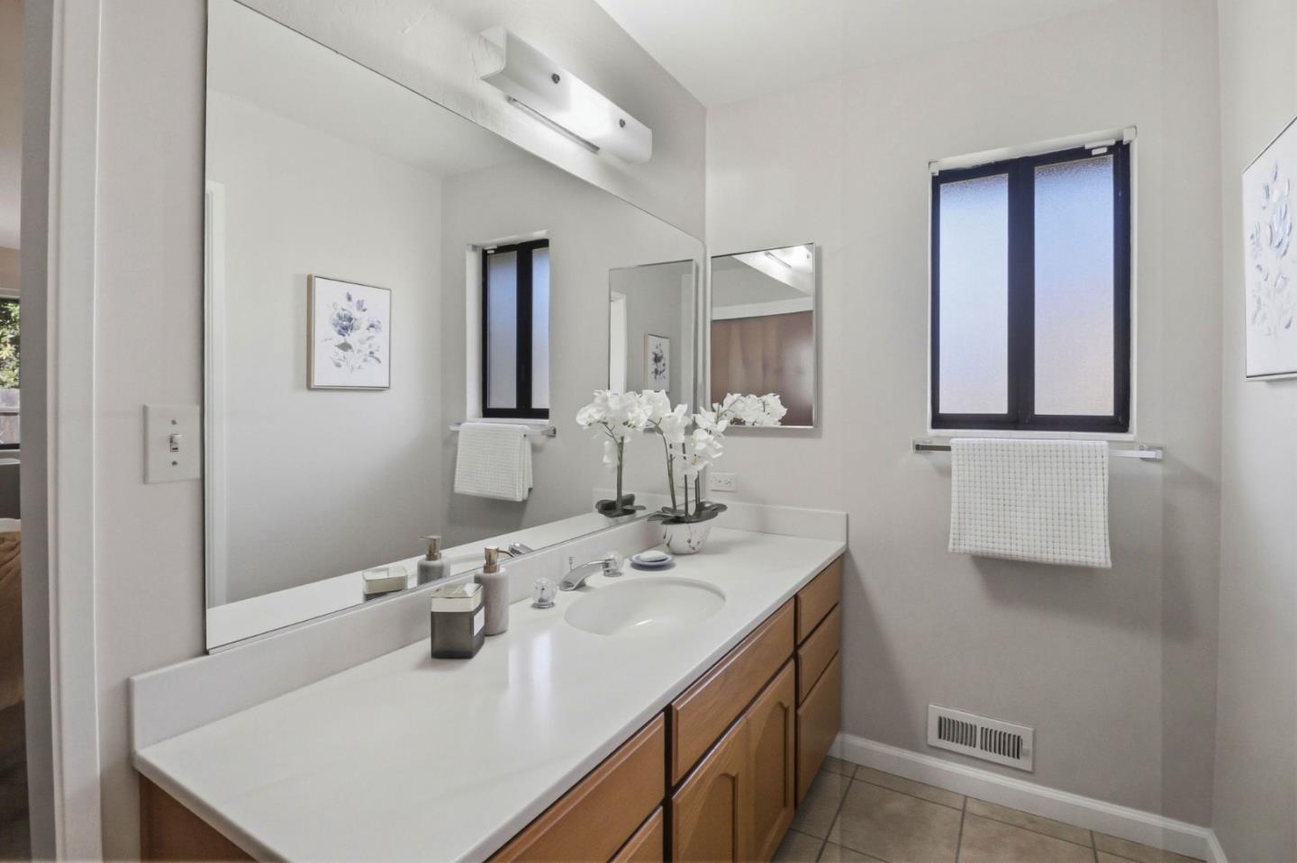 Detail Gallery Image 29 of 50 For 701 Christine Dr, Palo Alto,  CA 94303 - 3 Beds | 3 Baths