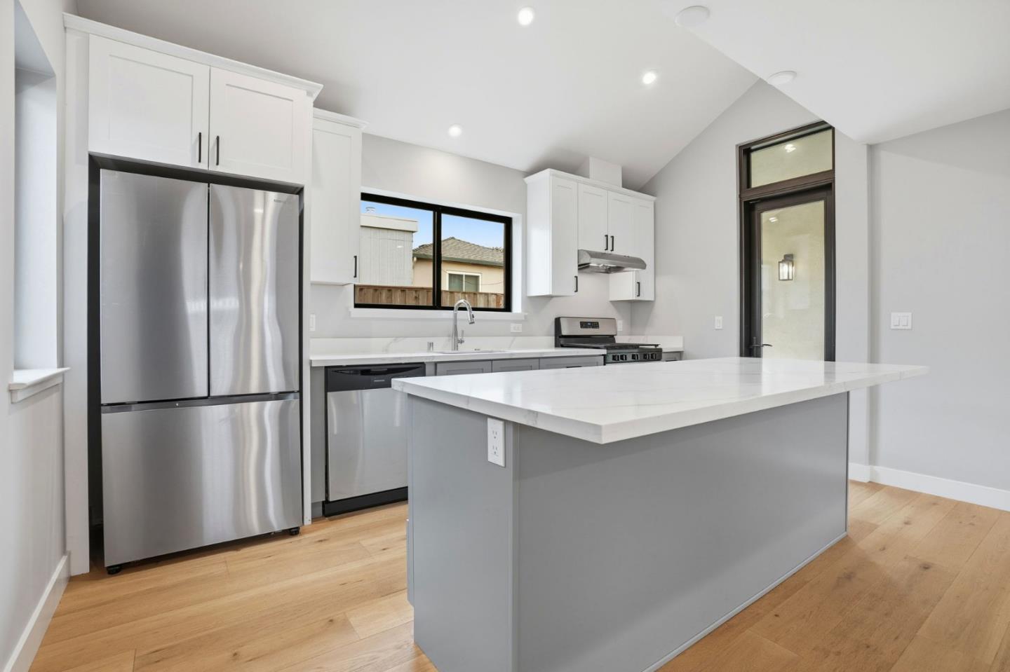 Detail Gallery Image 12 of 34 For 11-15 Spruce St, Millbrae,  CA 94030 - – Beds | – Baths