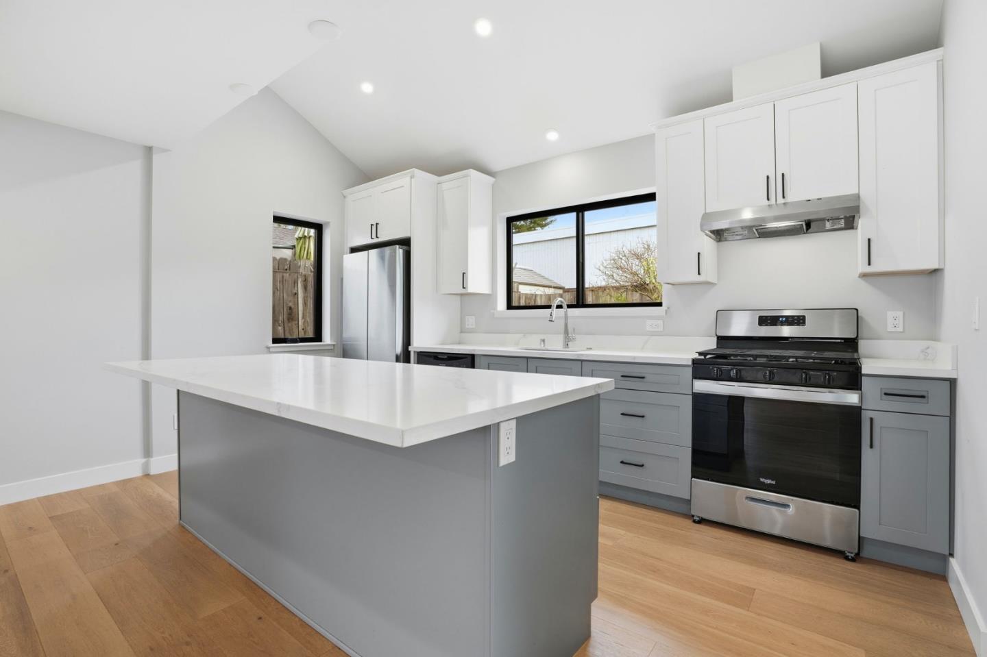 Detail Gallery Image 14 of 34 For 11-15 Spruce St, Millbrae,  CA 94030 - – Beds | – Baths