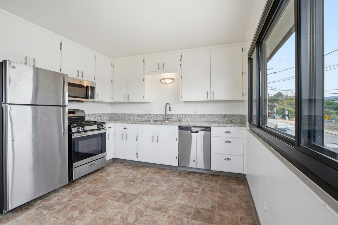 Detail Gallery Image 17 of 34 For 11-15 Spruce St, Millbrae,  CA 94030 - – Beds | – Baths