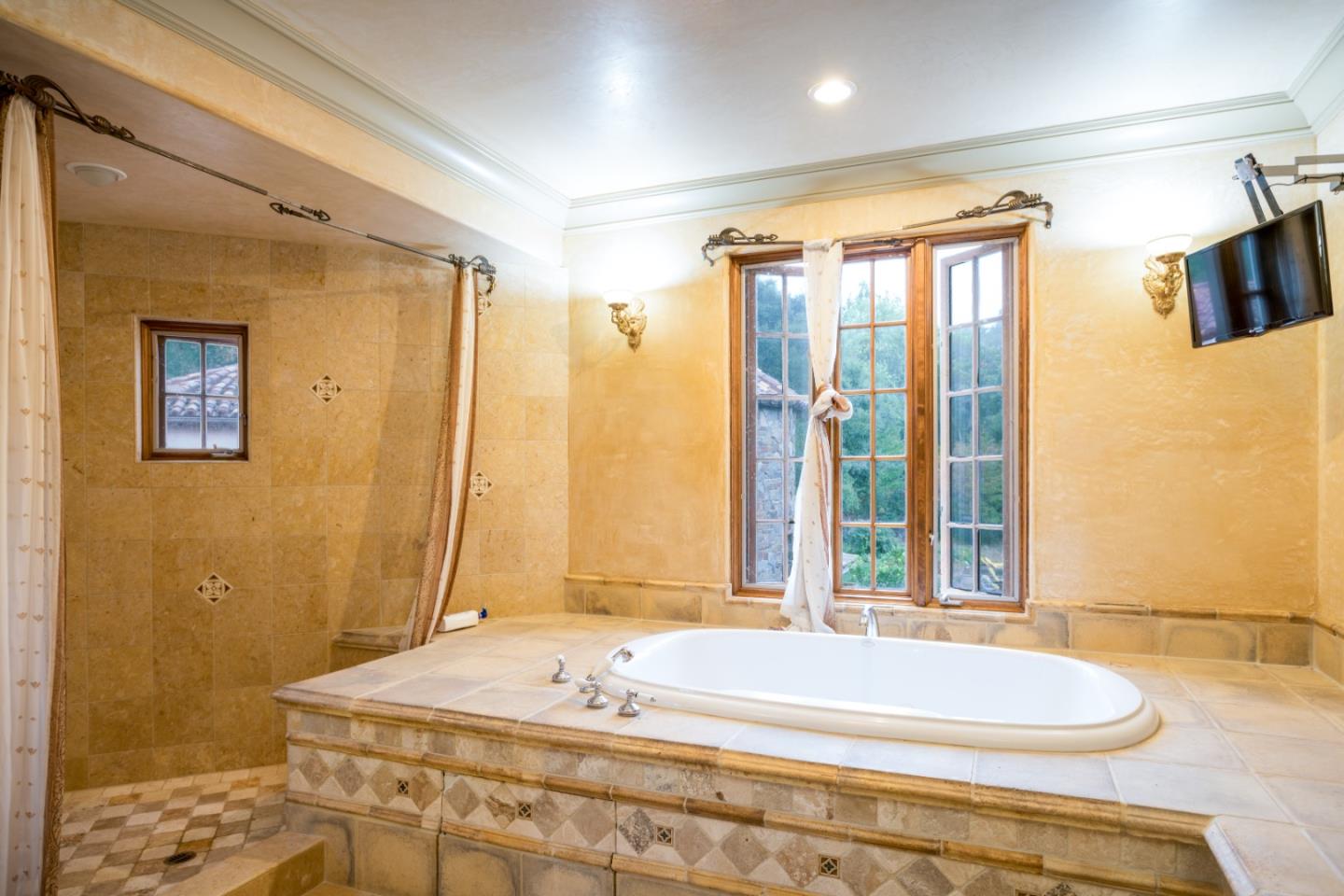 Detail Gallery Image 32 of 50 For 5371 Stonehurst Dr, Martinez,  CA 94553 - 5 Beds | 4/1 Baths