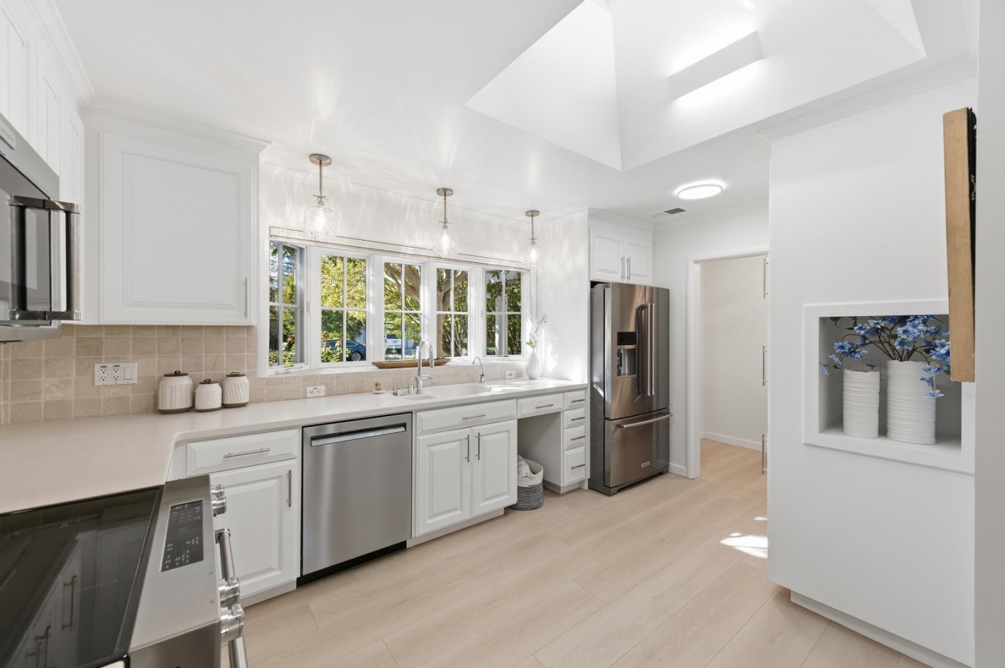 Detail Gallery Image 13 of 65 For 1023 Mercedes Ave, Los Altos,  CA 94022 - 4 Beds | 3 Baths