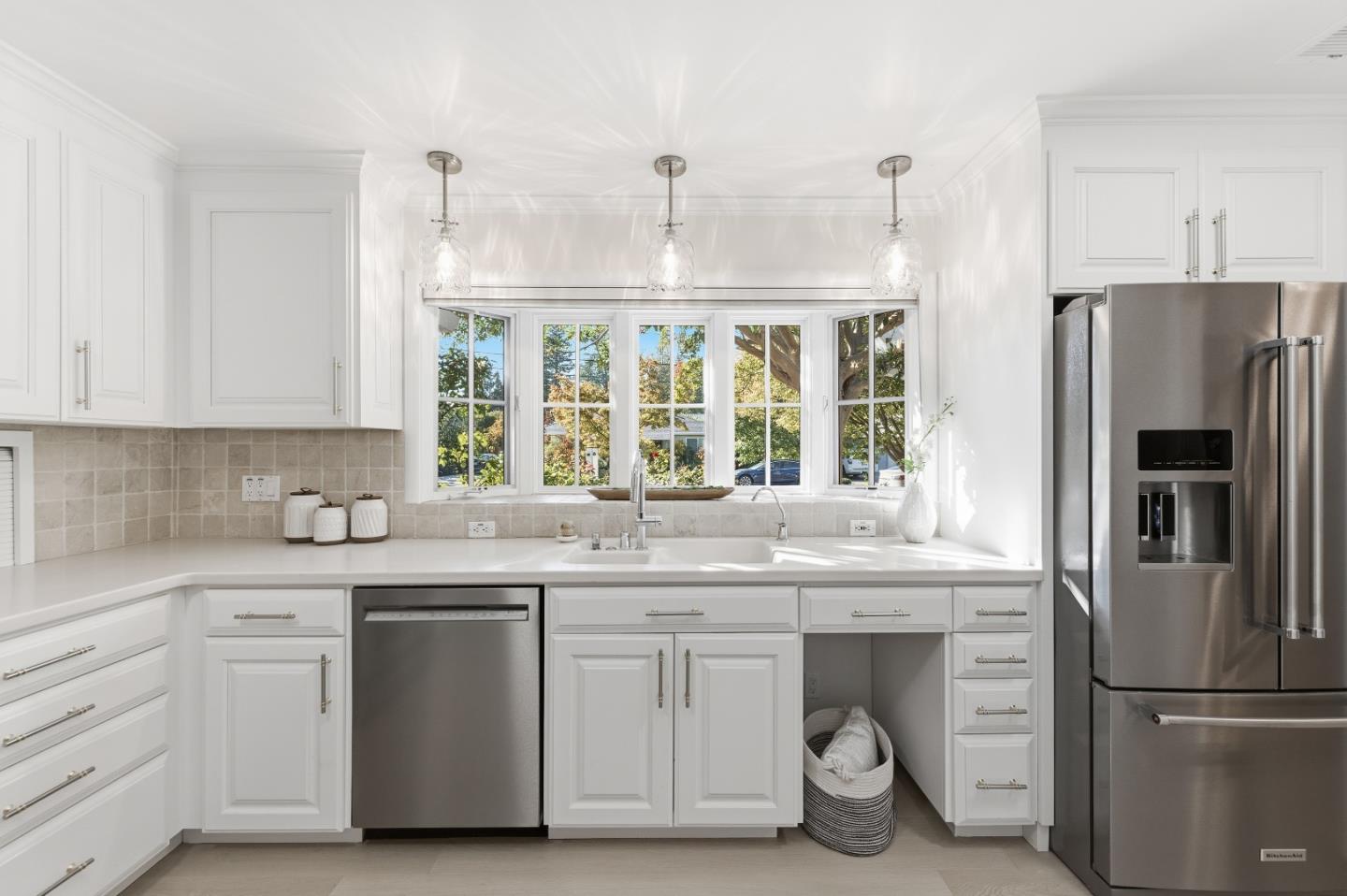 Detail Gallery Image 15 of 65 For 1023 Mercedes Ave, Los Altos,  CA 94022 - 4 Beds | 3 Baths