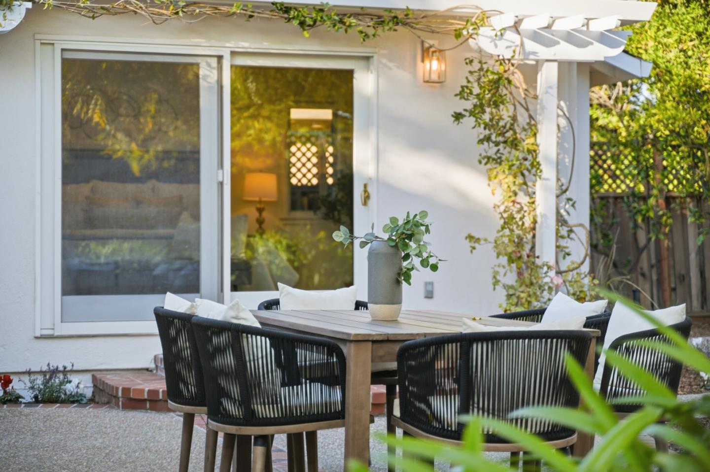 Detail Gallery Image 33 of 65 For 1023 Mercedes Ave, Los Altos,  CA 94022 - 4 Beds | 3 Baths