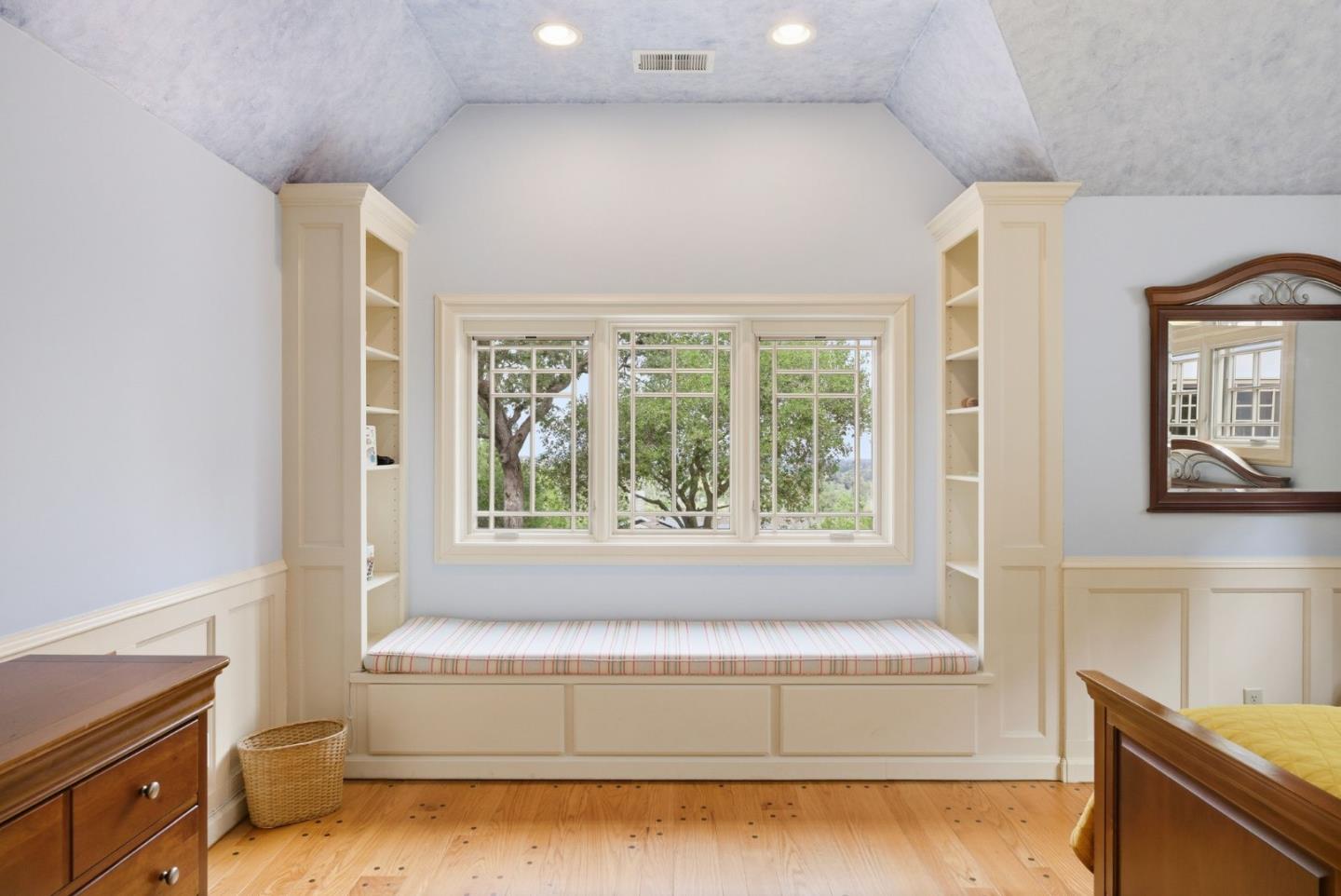 Detail Gallery Image 45 of 64 For 23423 Toyonita Rd, Los Altos Hills,  CA 94024 - 5 Beds | 4/1 Baths