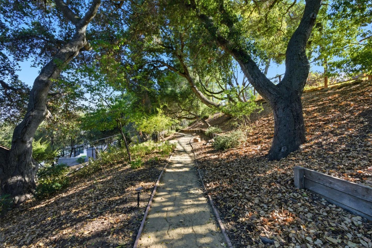 Detail Gallery Image 57 of 64 For 23423 Toyonita Rd, Los Altos Hills,  CA 94024 - 5 Beds | 4/1 Baths