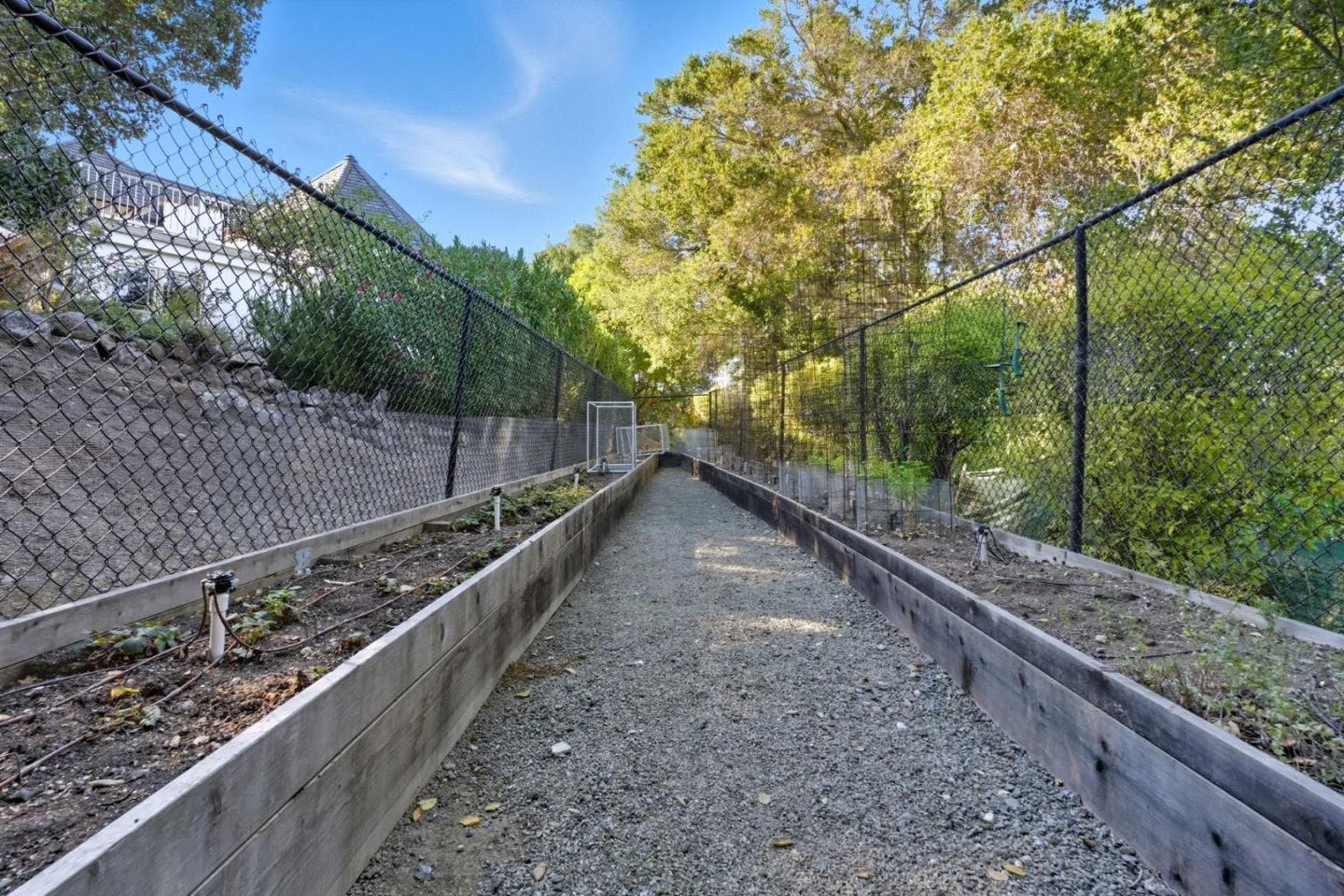 Detail Gallery Image 58 of 64 For 23423 Toyonita Rd, Los Altos Hills,  CA 94024 - 5 Beds | 4/1 Baths